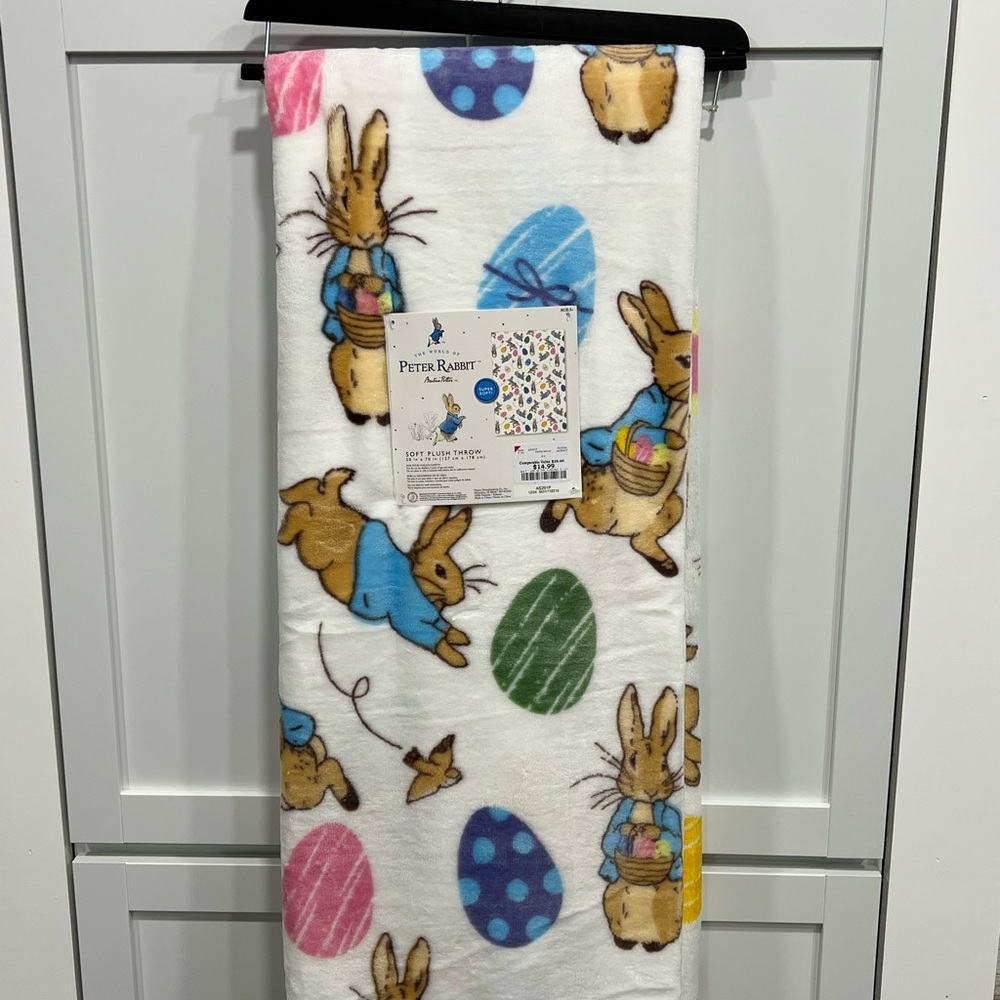 Peter rabbit Easter throw eggs Easter